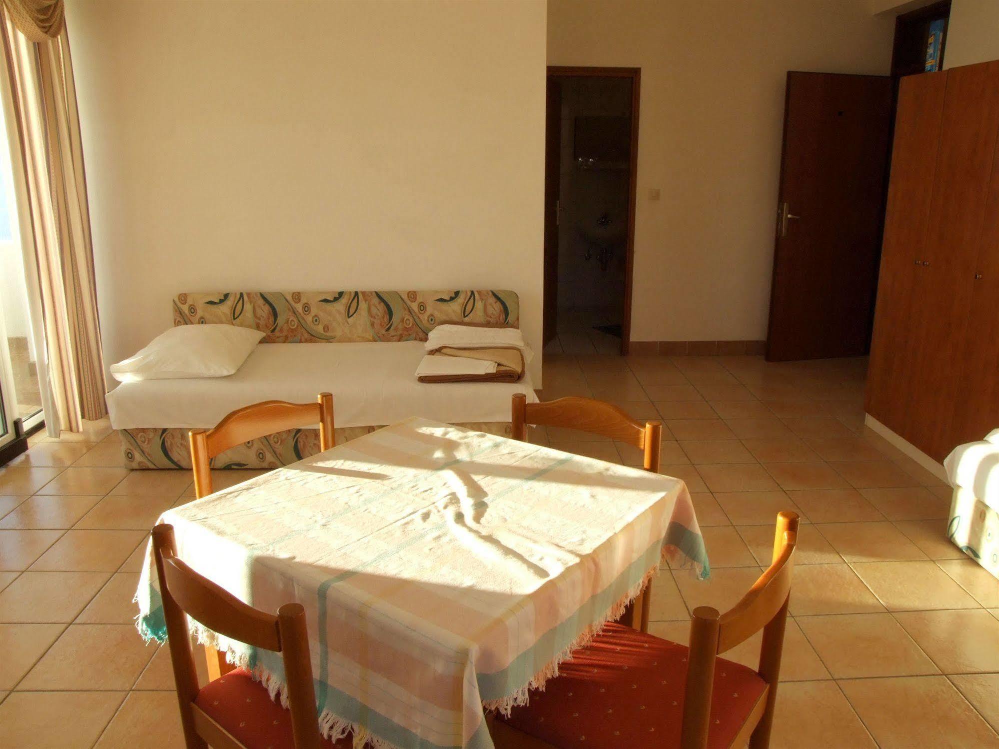 Hotel Vila 4M Razanac Ngoại thất bức ảnh