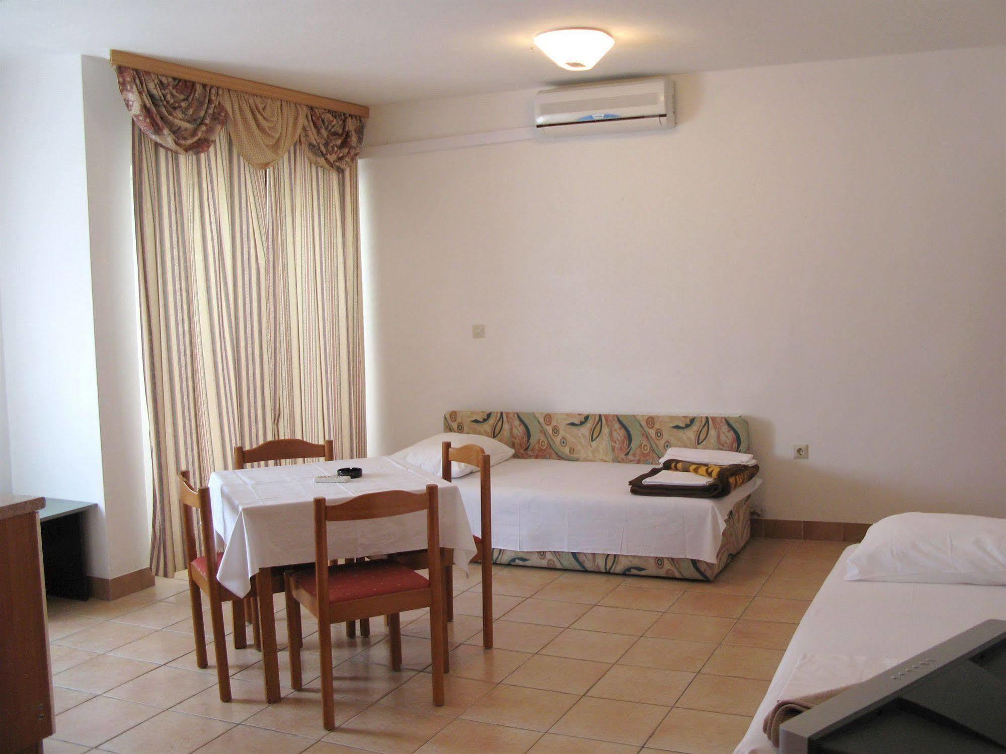 Hotel Vila 4M Razanac Ngoại thất bức ảnh