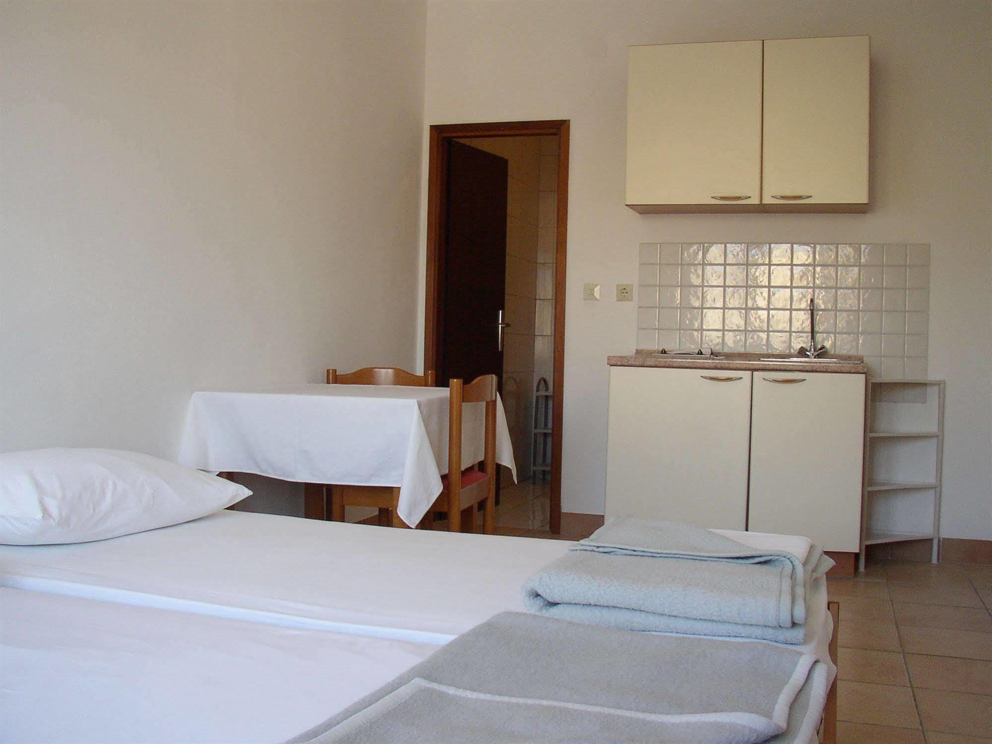 Hotel Vila 4M Razanac Ngoại thất bức ảnh