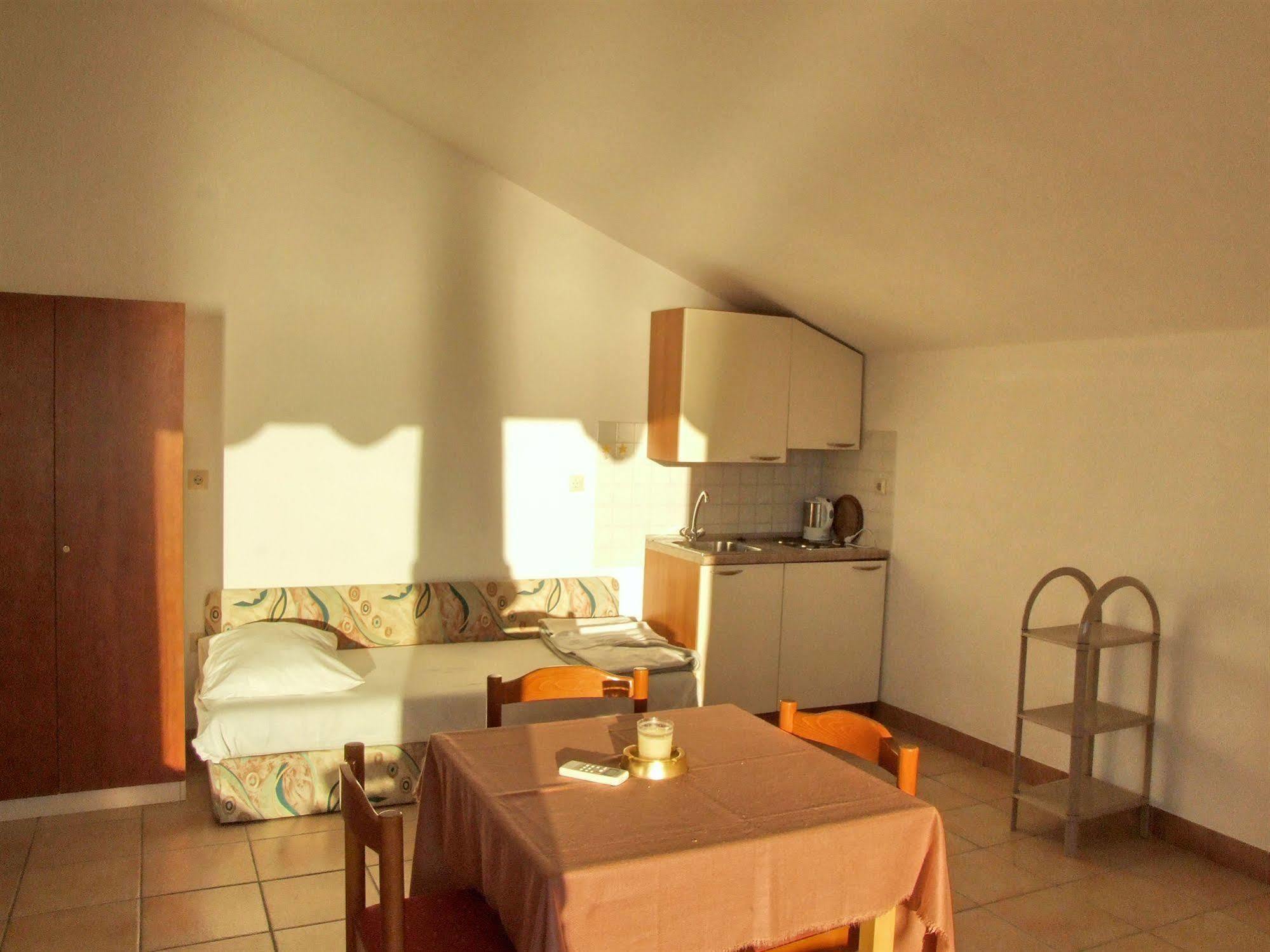 Hotel Vila 4M Razanac Ngoại thất bức ảnh
